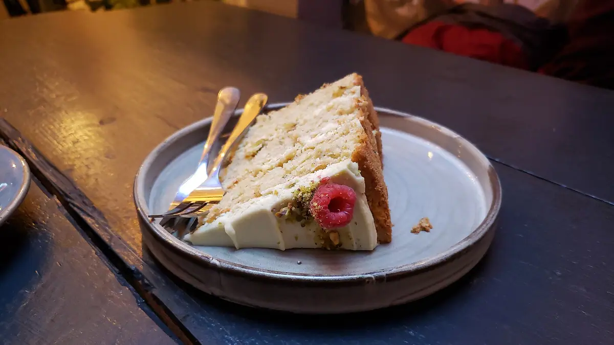 The Barn KT9 – cake shop in central London
